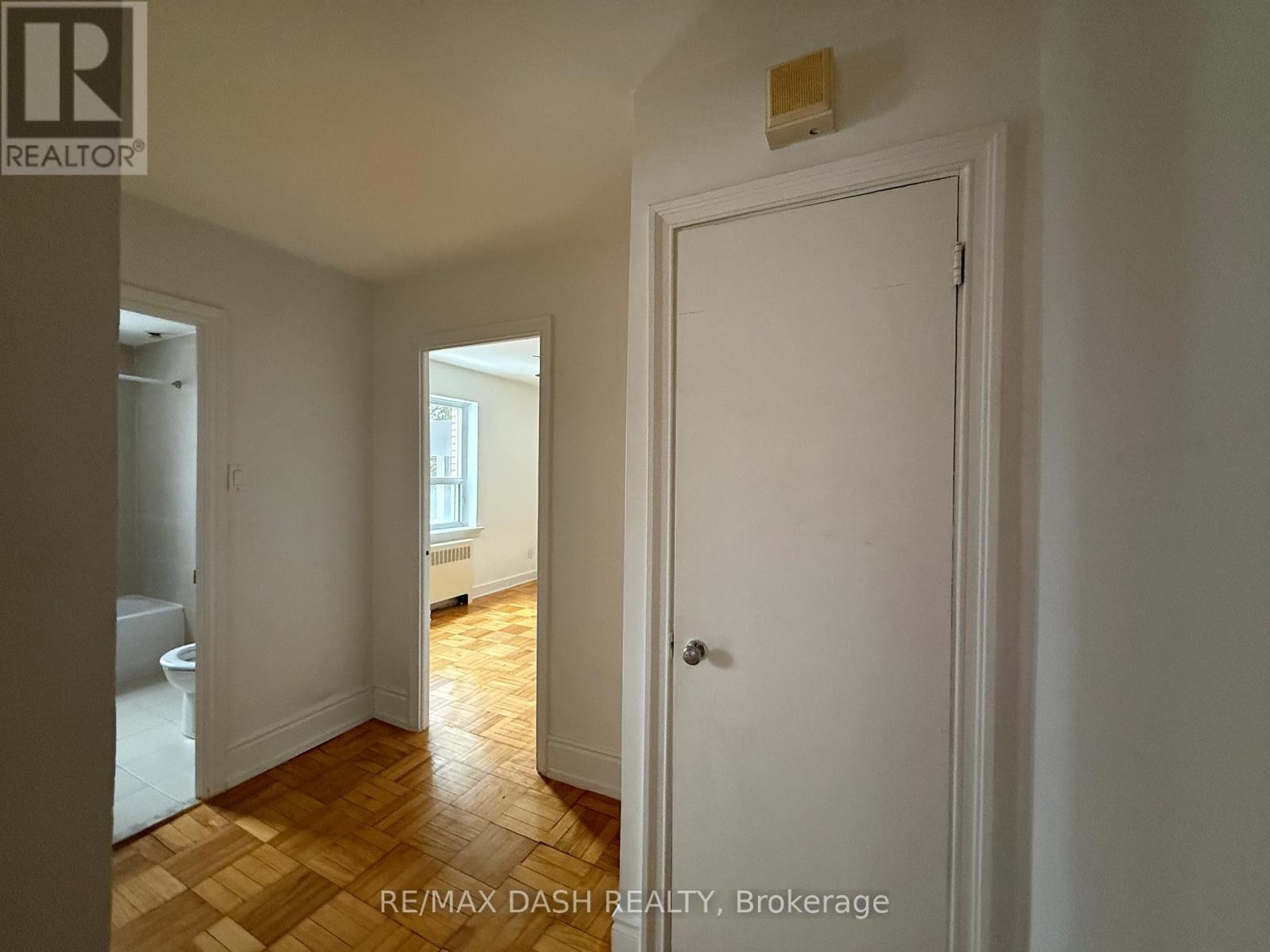 1 - 69 Old Mill Terrace, Toronto, Ontario  M8X 1A1 - Photo 4 - W12883262