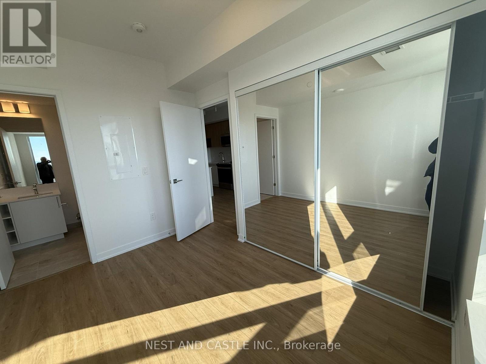 Ph02 - 500 Plains Road E, Burlington, Ontario  L7T 0C8 - Photo 4 - W12883272