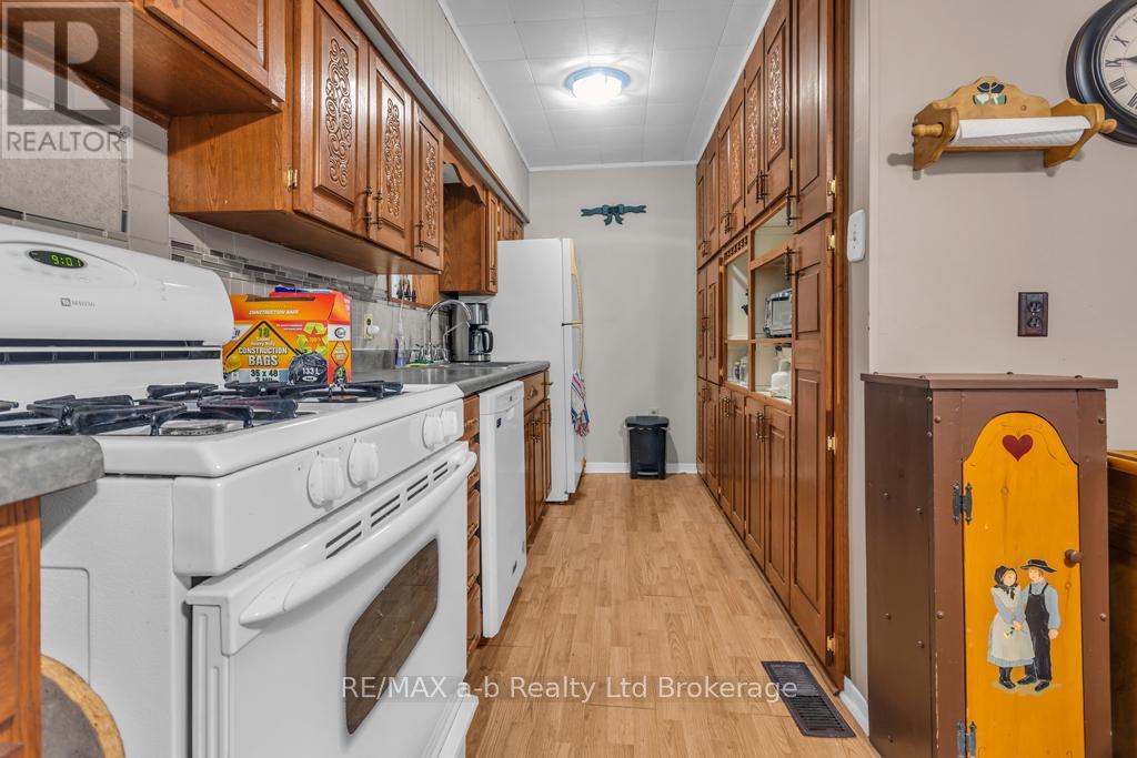 20 Concession Street W, Tillsonburg, Ontario  N4G 1R2 - Photo 11 - X12883310