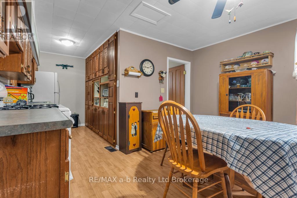 20 Concession Street W, Tillsonburg, Ontario  N4G 1R2 - Photo 13 - X12883310