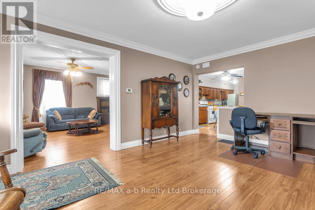 20 Concession Street W, Tillsonburg, Ontario  N4G 1R2 - Photo 14 - X12883310