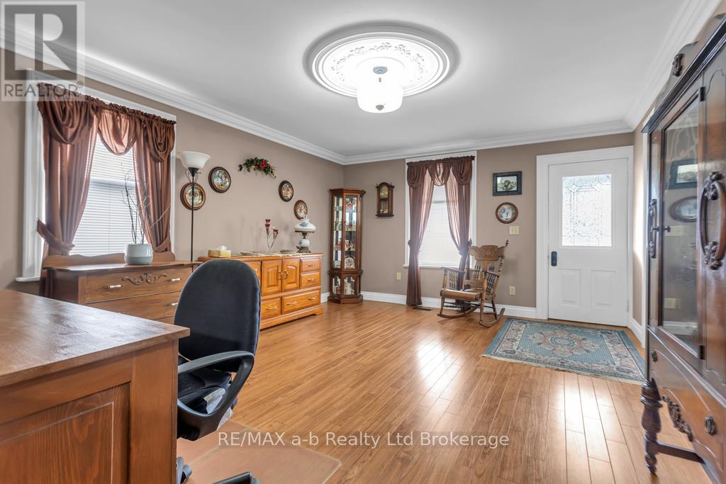 20 Concession Street W, Tillsonburg, Ontario  N4G 1R2 - Photo 15 - X12883310