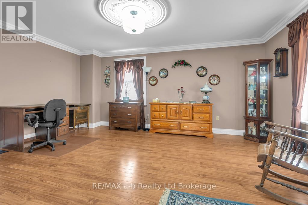 20 Concession Street W, Tillsonburg, Ontario  N4G 1R2 - Photo 8 - X12883310