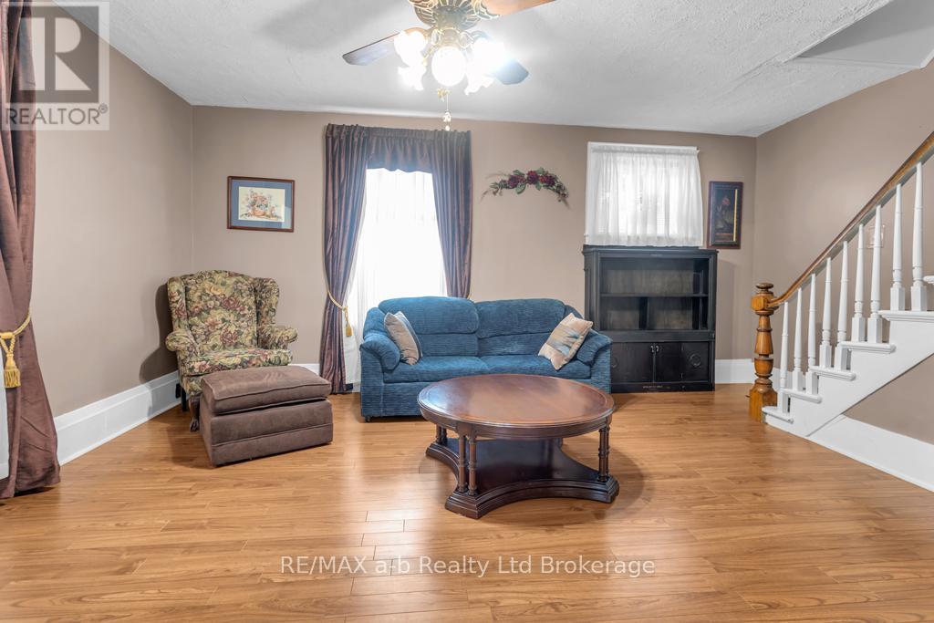 20 Concession Street W, Tillsonburg, Ontario  N4G 1R2 - Photo 9 - X12883310