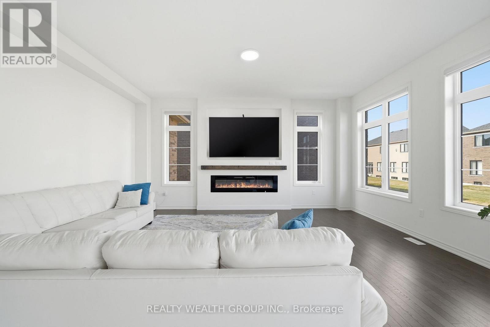 20 Magnolia Avenue, Adjala-Tosorontio, Ontario  L0G 1W0 - Photo 5 - N12883318