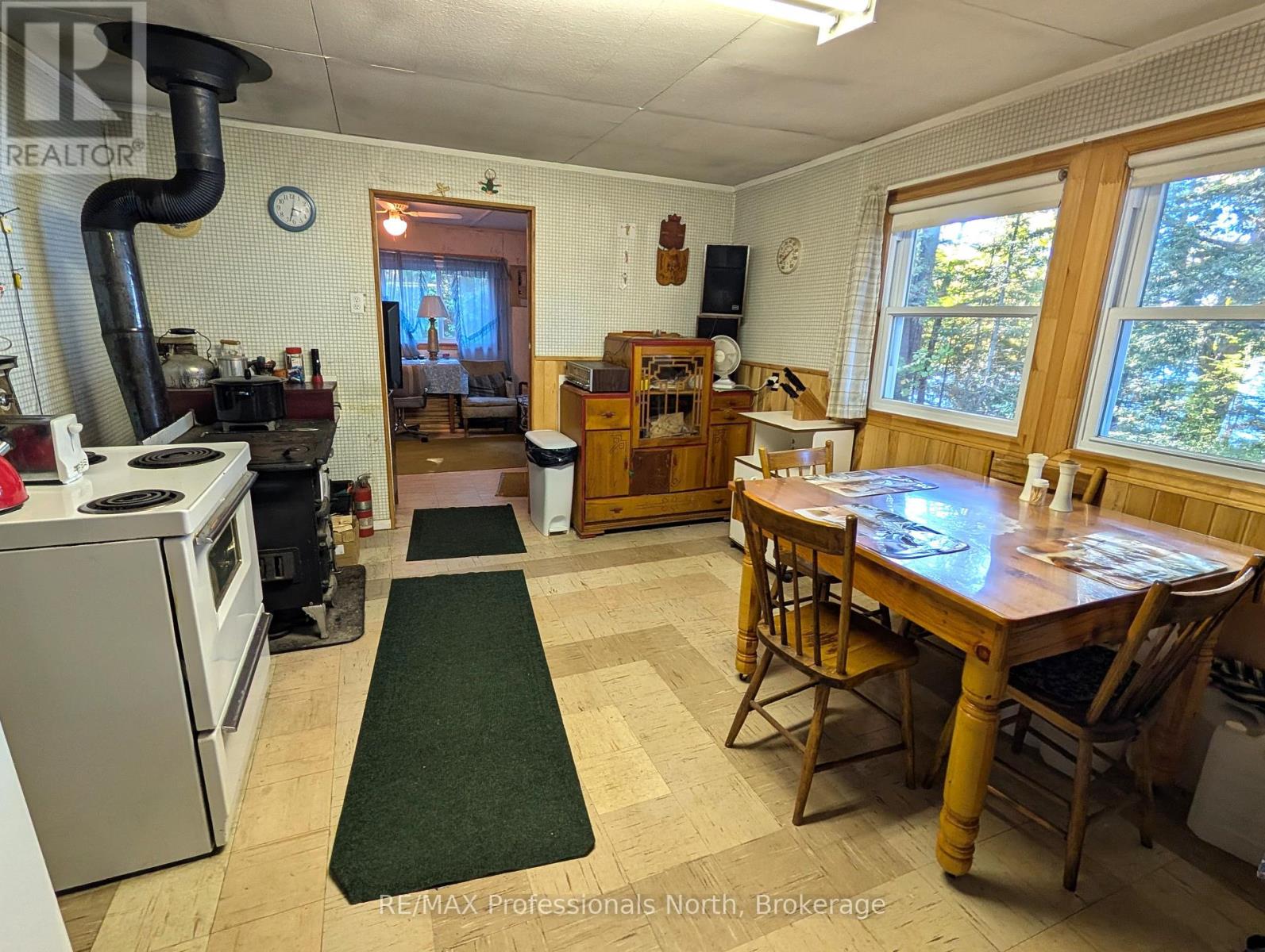 40 Centre Road, Parry Sound Remote Area, Ontario  P0A 1X0 - Photo 10 - X12883320