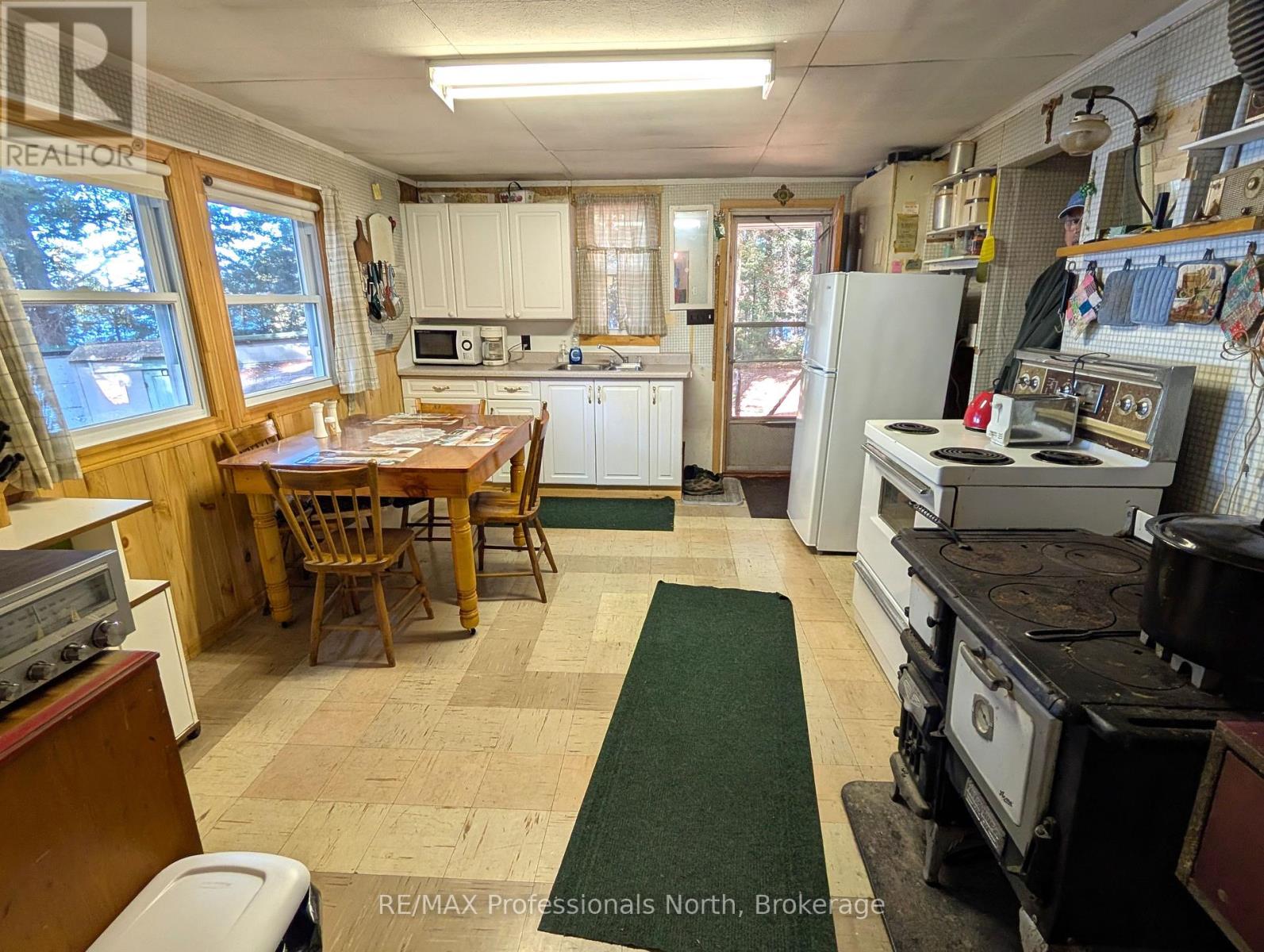 40 Centre Road, Parry Sound Remote Area, Ontario  P0A 1X0 - Photo 9 - X12883320