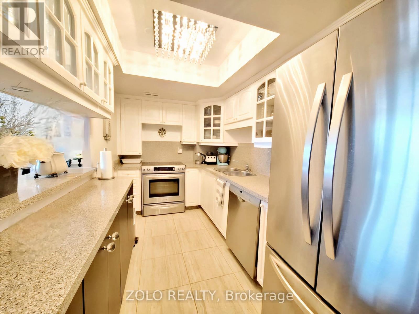 1001 - 300 Webb Drive, Mississauga, Ontario  L5B 3W3 - Photo 12 - W12881230