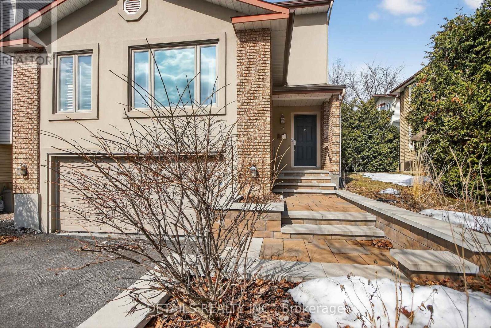 37 GILLESPIE CRESCENT N, Ottawa, Ontario