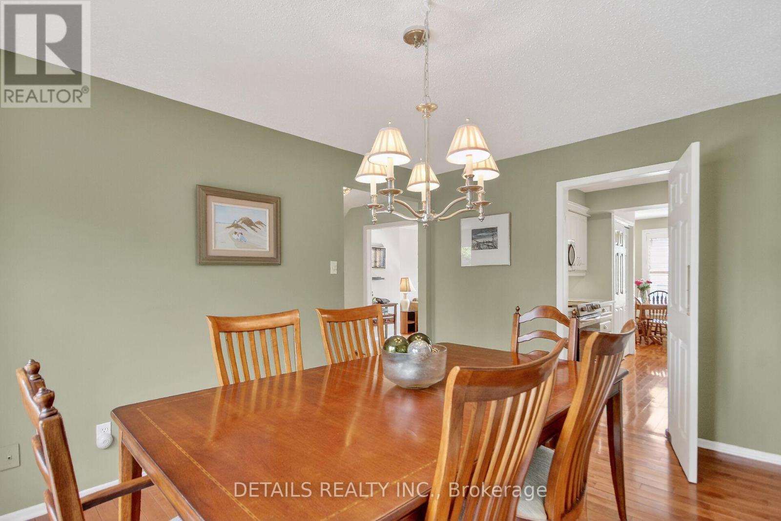 37 Gillespie Crescent N, Ottawa, Ontario  K1V 0C1 - Photo 4 - X12883342