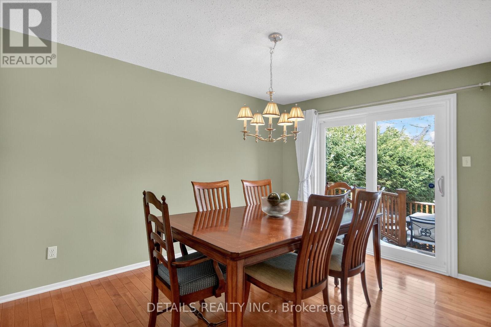 37 Gillespie Crescent N, Ottawa, Ontario  K1V 0C1 - Photo 5 - X12883342