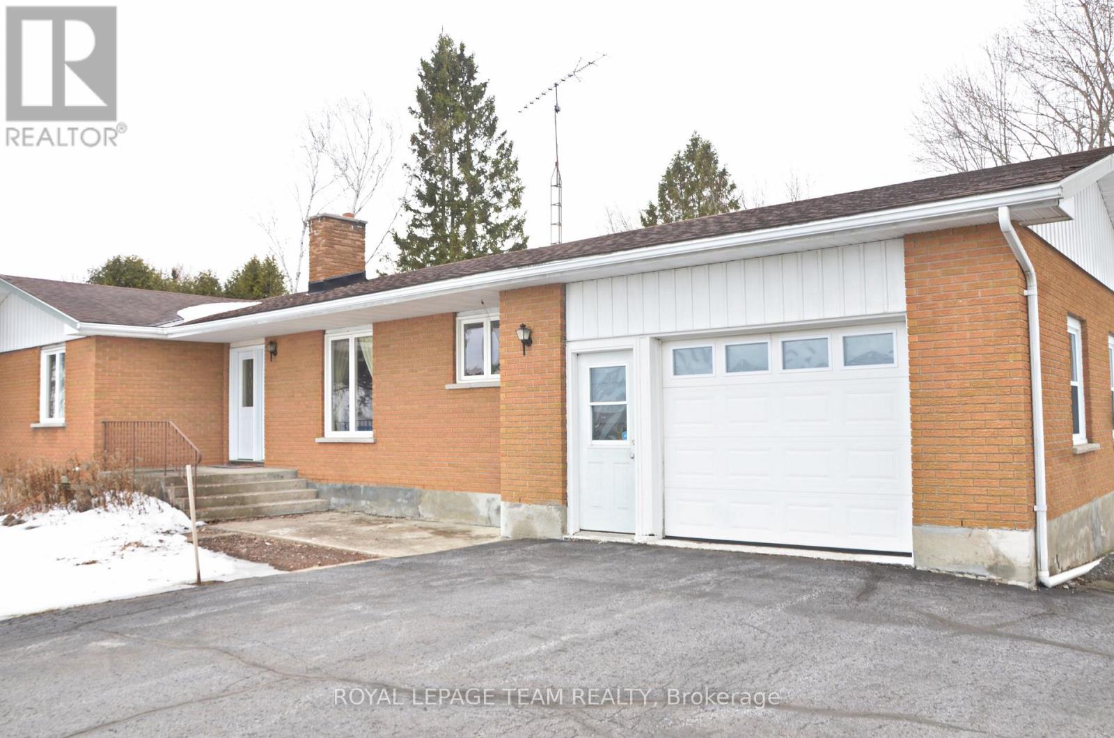 5740 Carman Road, South Dundas, Ontario  K0E 1K0 - Photo 2 - X12883370