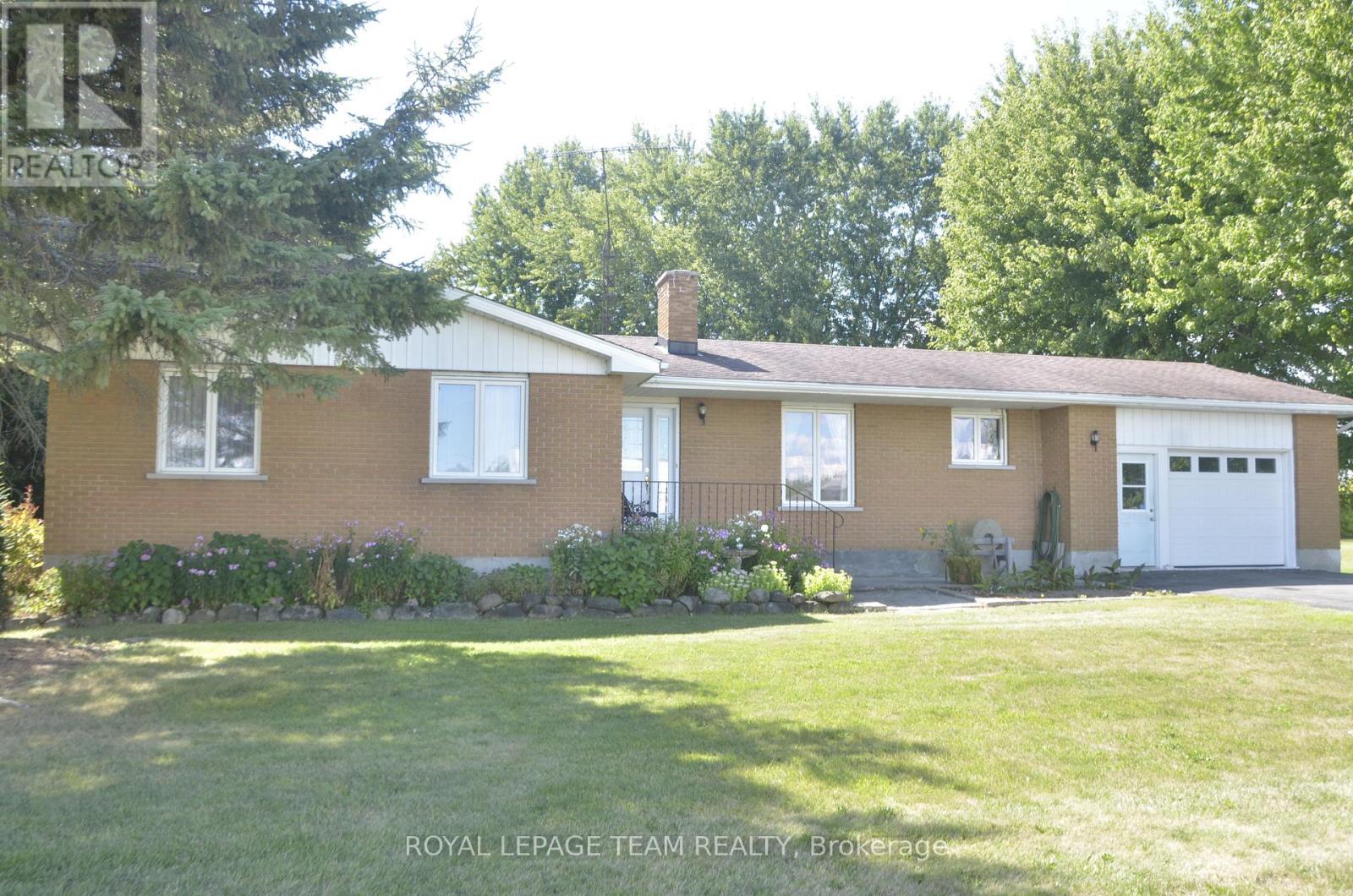 5740 Carman Road, South Dundas, Ontario  K0E 1K0 - Photo 3 - X12883370