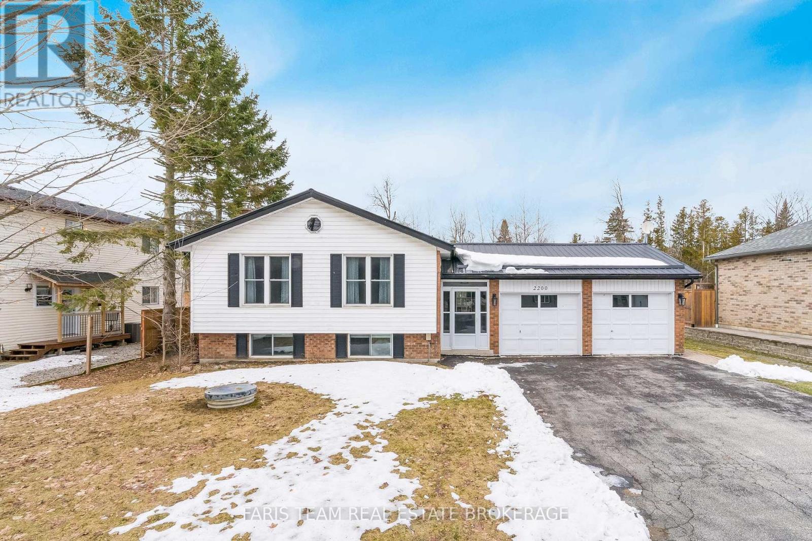 2200 Richard Street, Innisfil, Ontario  L9S 2C4 - Photo 2 - N12883368