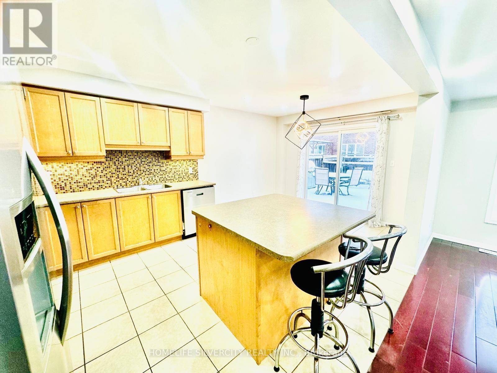 Main Level - 29 Lathbury Street S, Brampton, Ontario  L7A 0R6 - Photo 7 - W12779484