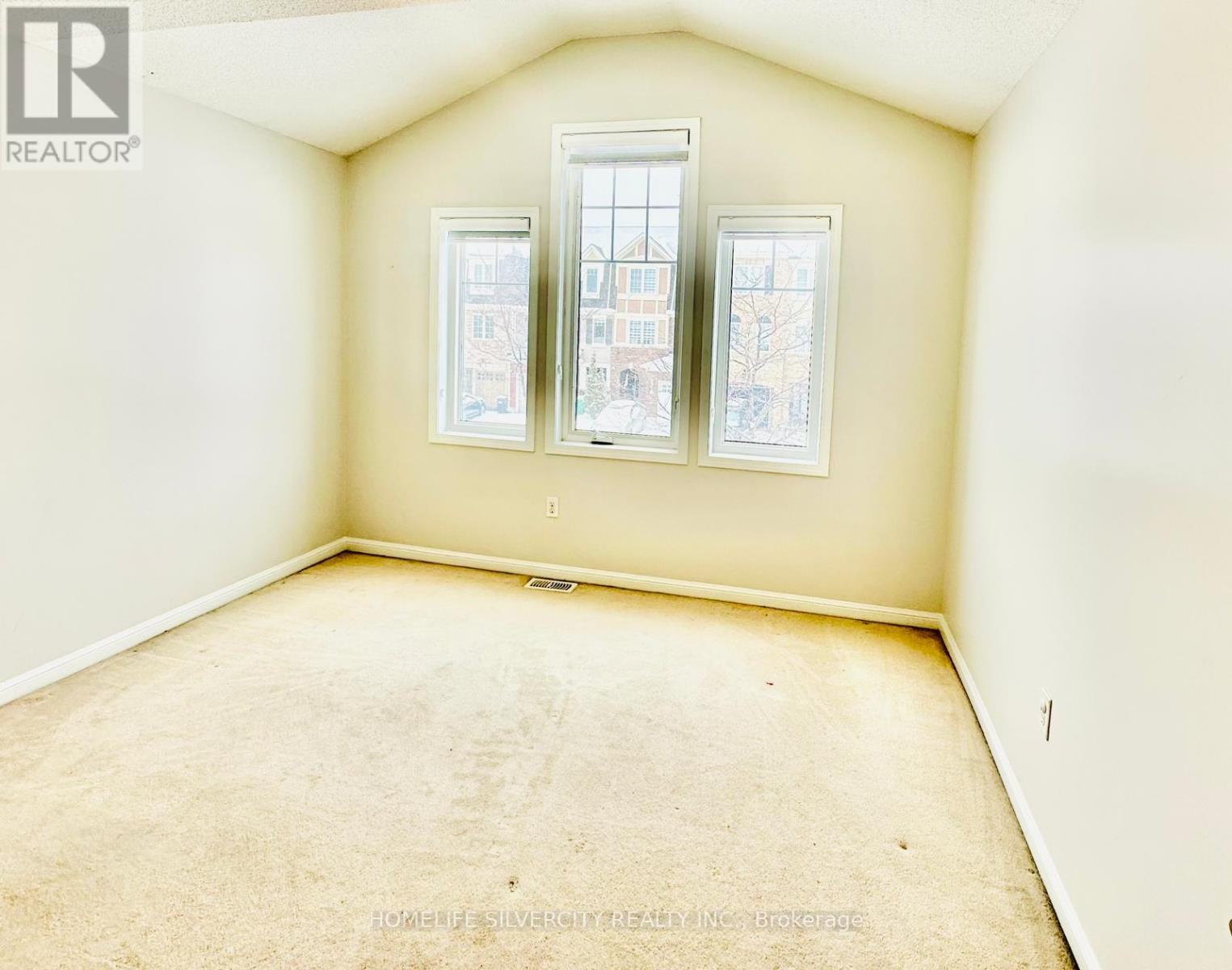 Main Level - 29 Lathbury Street S, Brampton, Ontario  L7A 0R6 - Photo 10 - W12779484