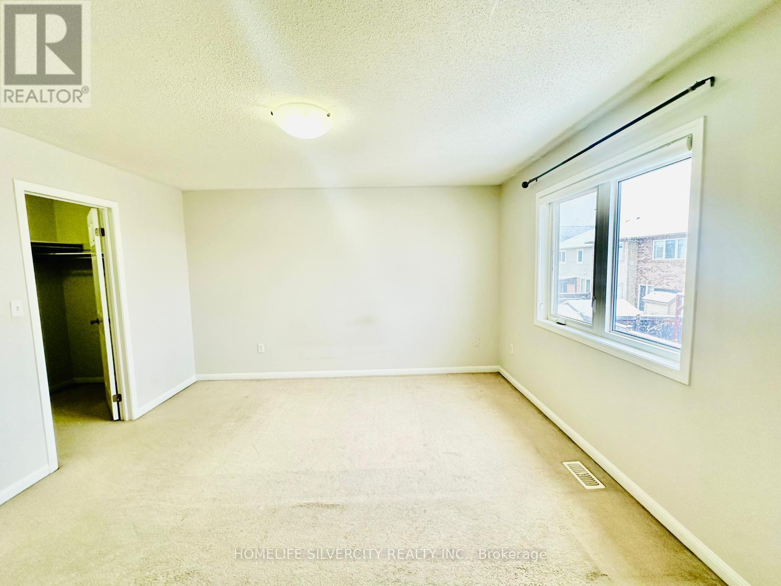 Main Level - 29 Lathbury Street S, Brampton, Ontario  L7A 0R6 - Photo 9 - W12779484