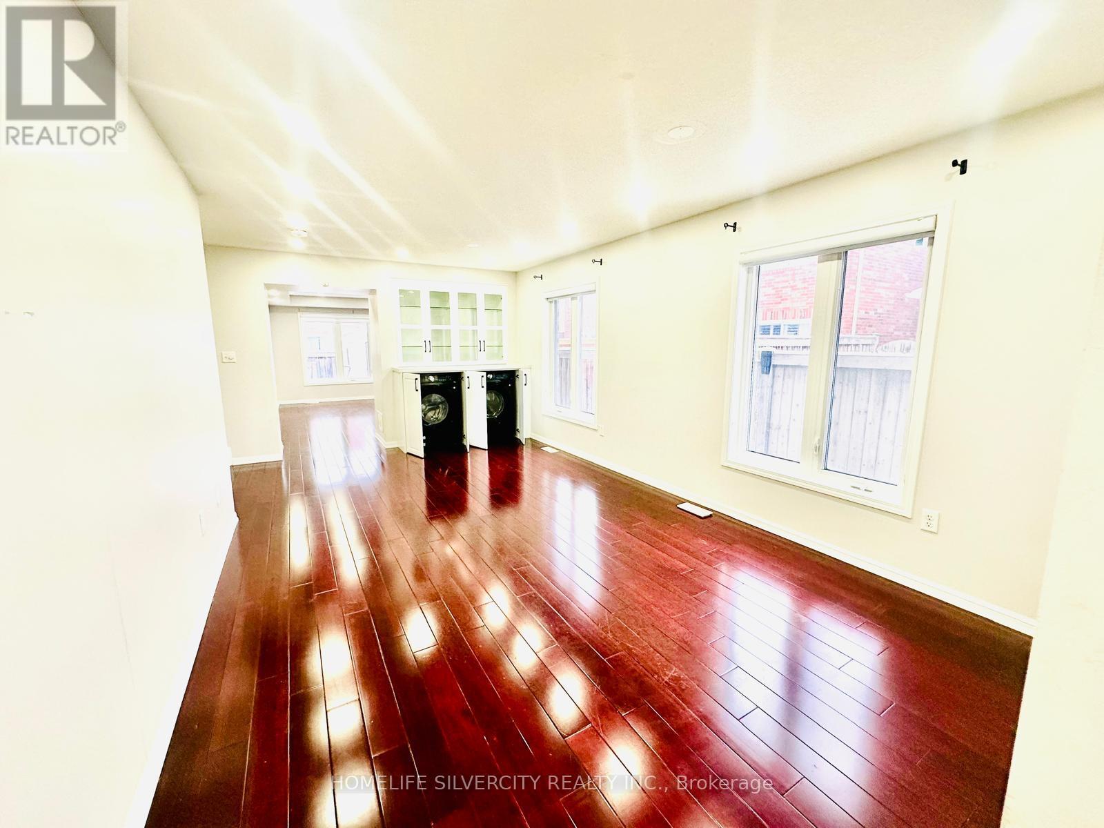 Main Level - 29 Lathbury Street S, Brampton, Ontario  L7A 0R6 - Photo 4 - W12779484