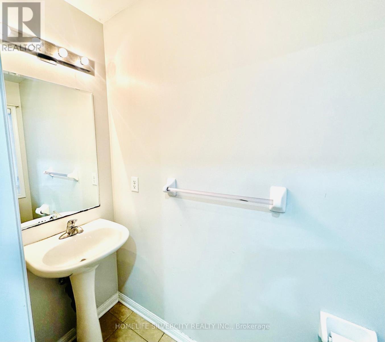 Main Level - 29 Lathbury Street S, Brampton, Ontario  L7A 0R6 - Photo 3 - W12779484