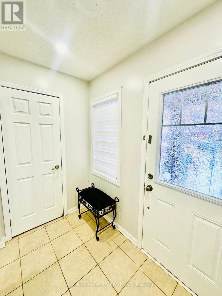 Main Level - 29 Lathbury Street S, Brampton, Ontario  L7A 0R6 - Photo 2 - W12779484