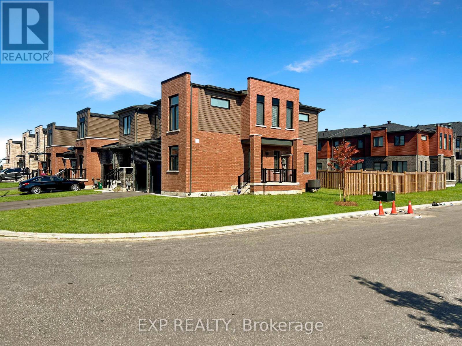 2 Haven Lane, Barrie, Ontario  L9J 0M4 - Photo 2 - S12883372