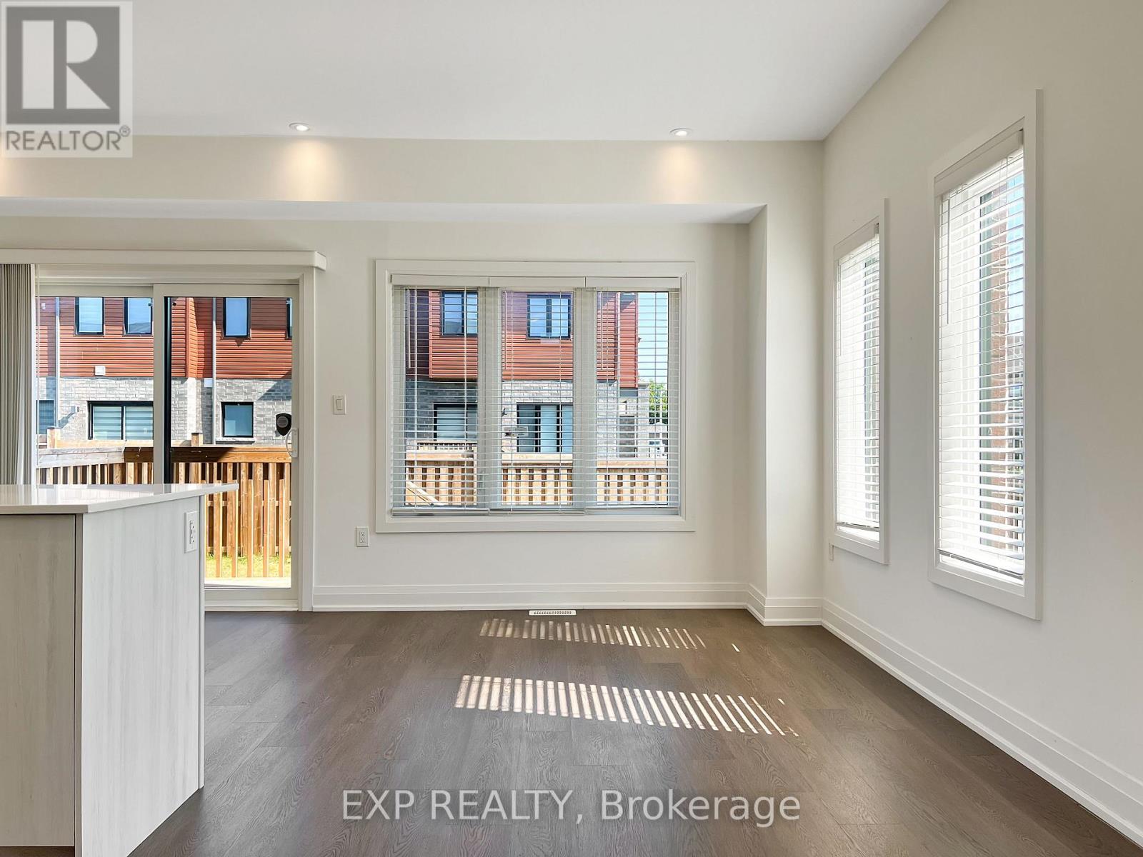 2 Haven Lane, Barrie, Ontario  L9J 0M4 - Photo 4 - S12883372