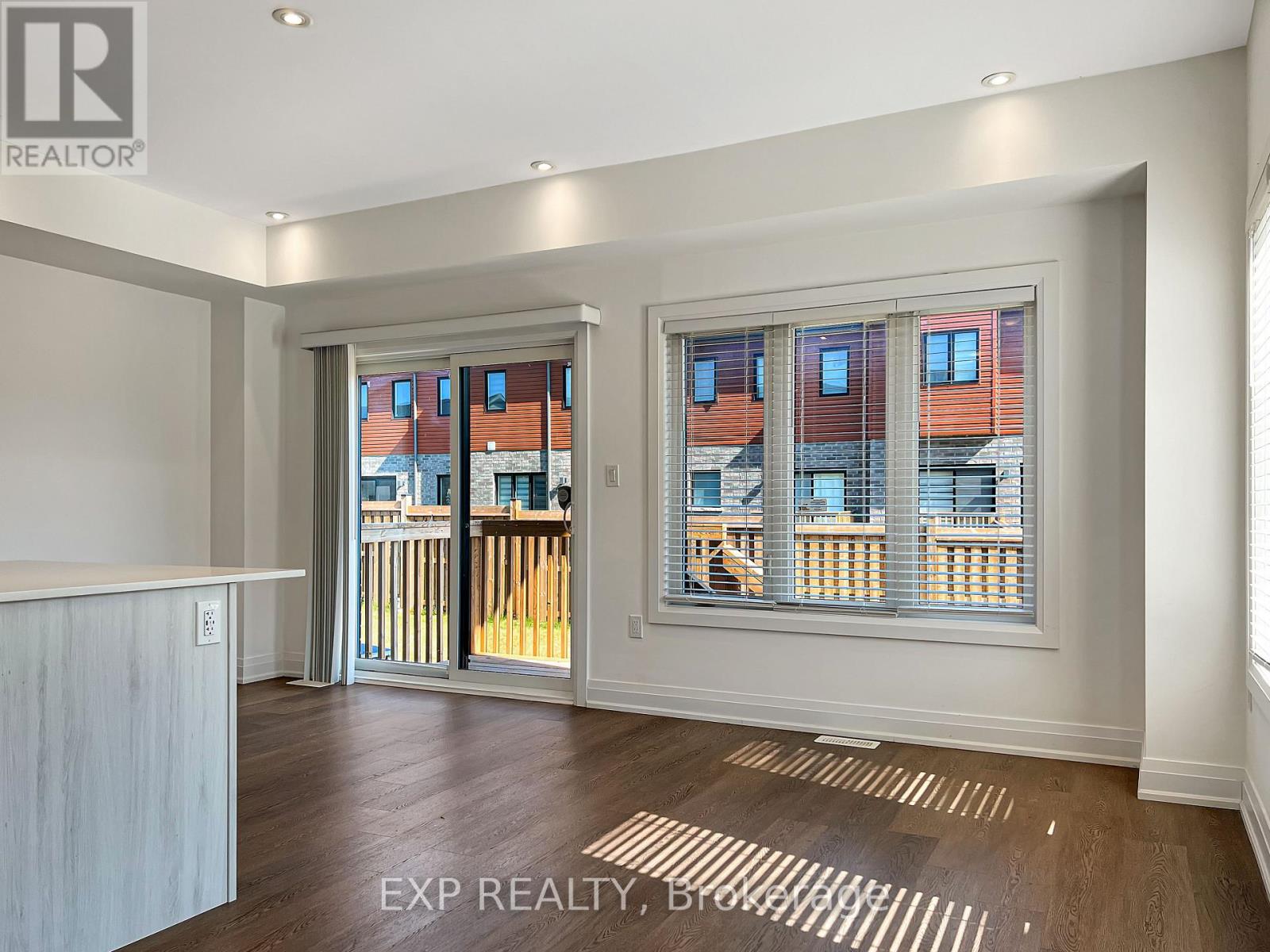 2 Haven Lane, Barrie, Ontario  L9J 0M4 - Photo 5 - S12883372