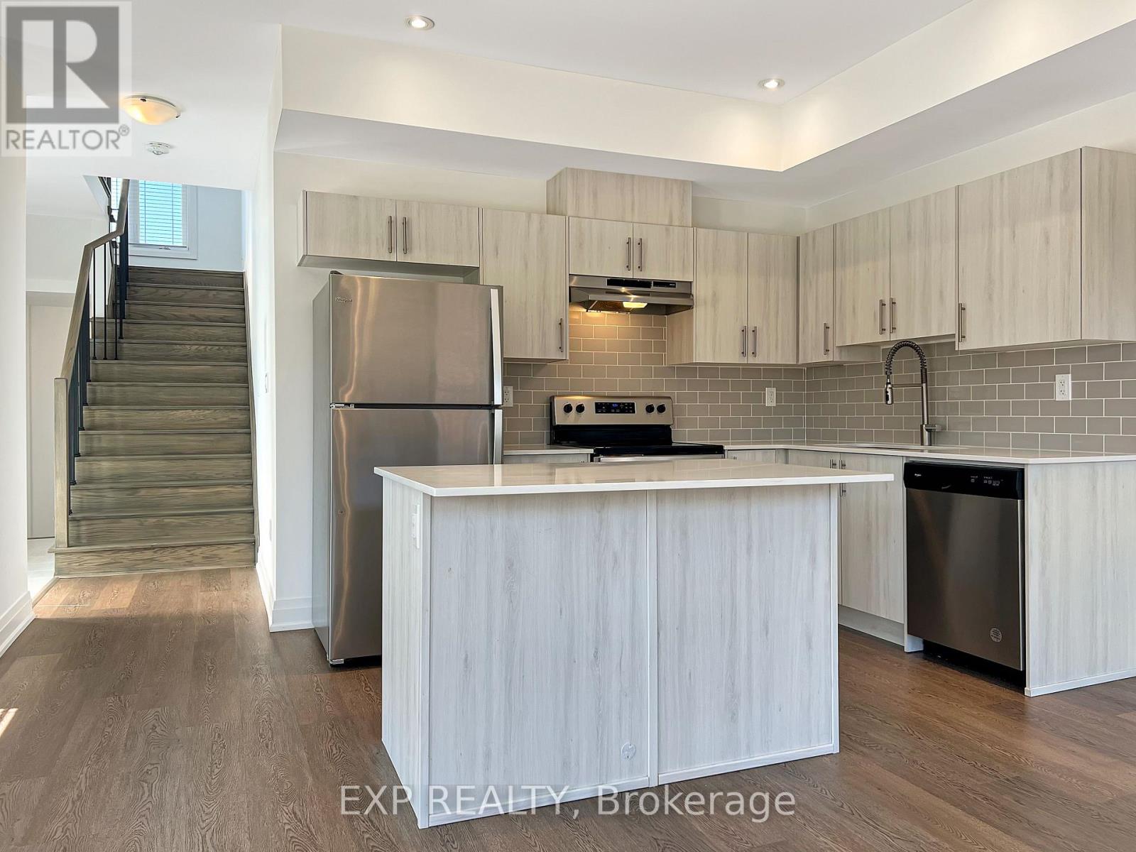 2 Haven Lane, Barrie, Ontario  L9J 0M4 - Photo 7 - S12883372