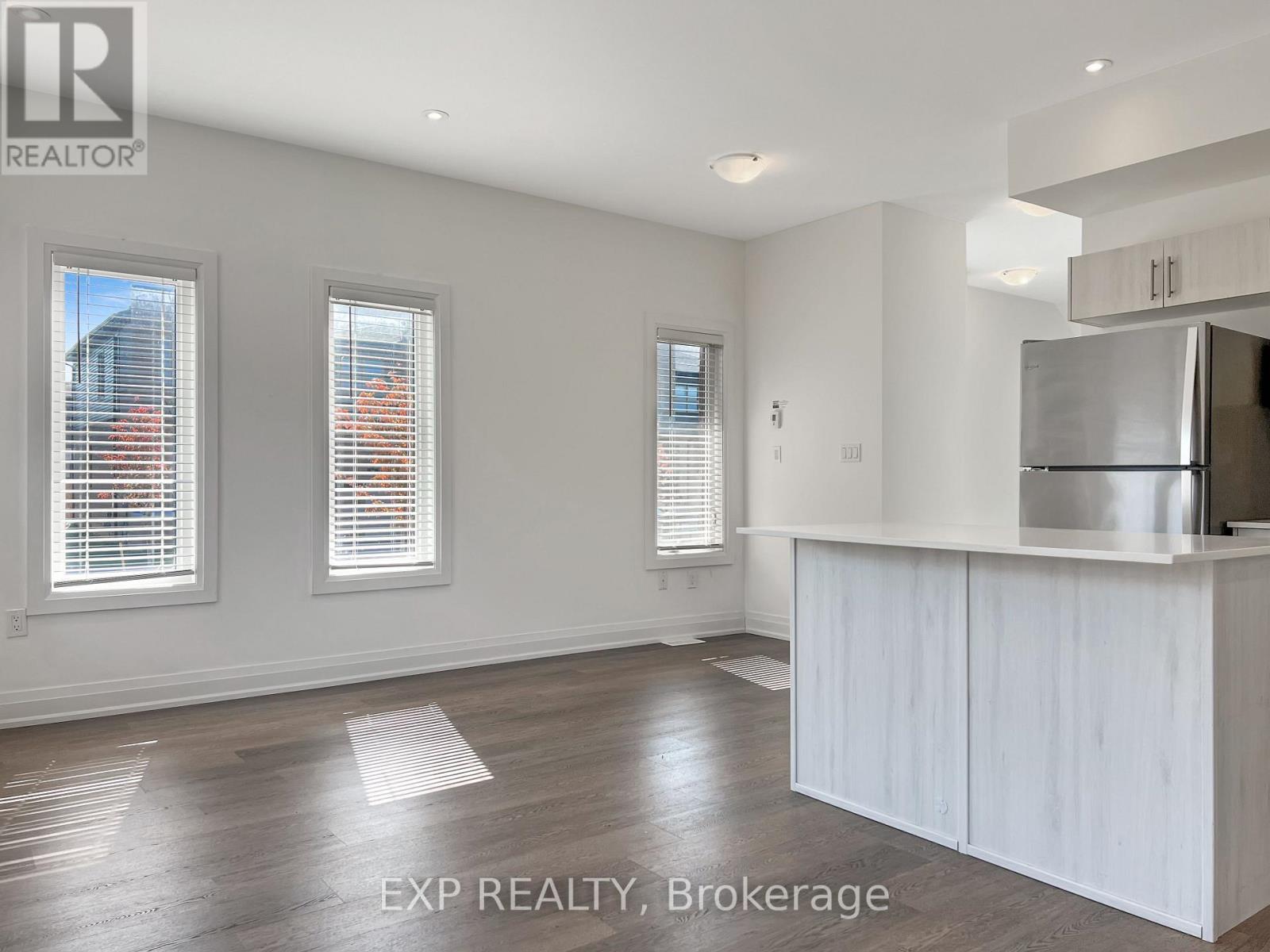 2 Haven Lane, Barrie, Ontario  L9J 0M4 - Photo 8 - S12883372