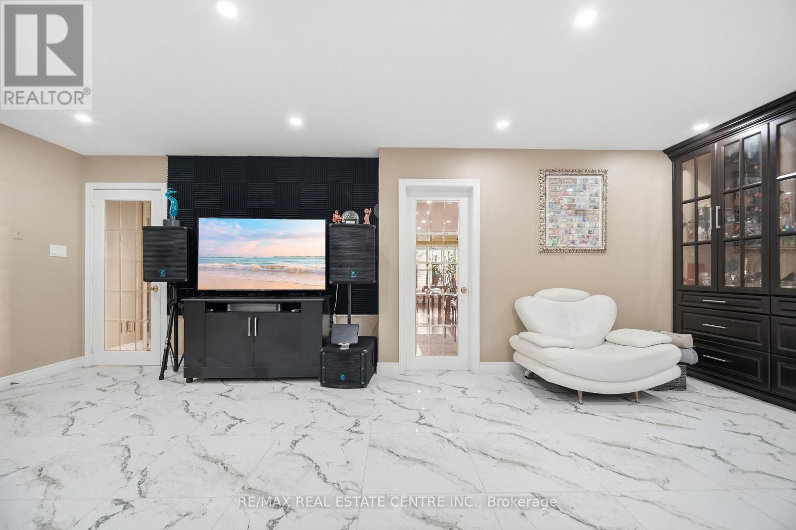 2555 Cynara Road, Mississauga, Ontario  L5B 2R5 - Photo 15 - W12883354