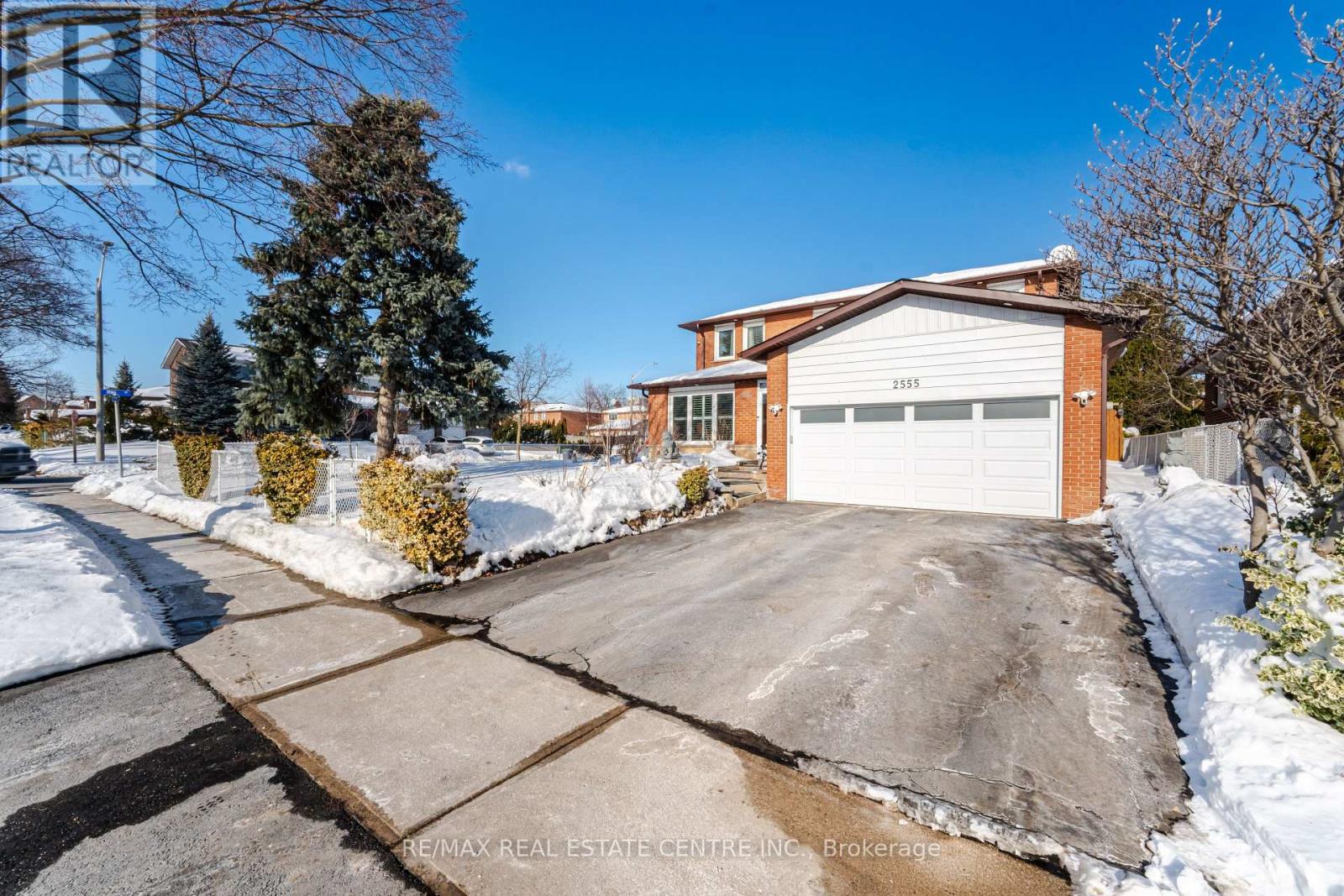 2555 Cynara Road, Mississauga, Ontario  L5B 2R5 - Photo 3 - W12883354