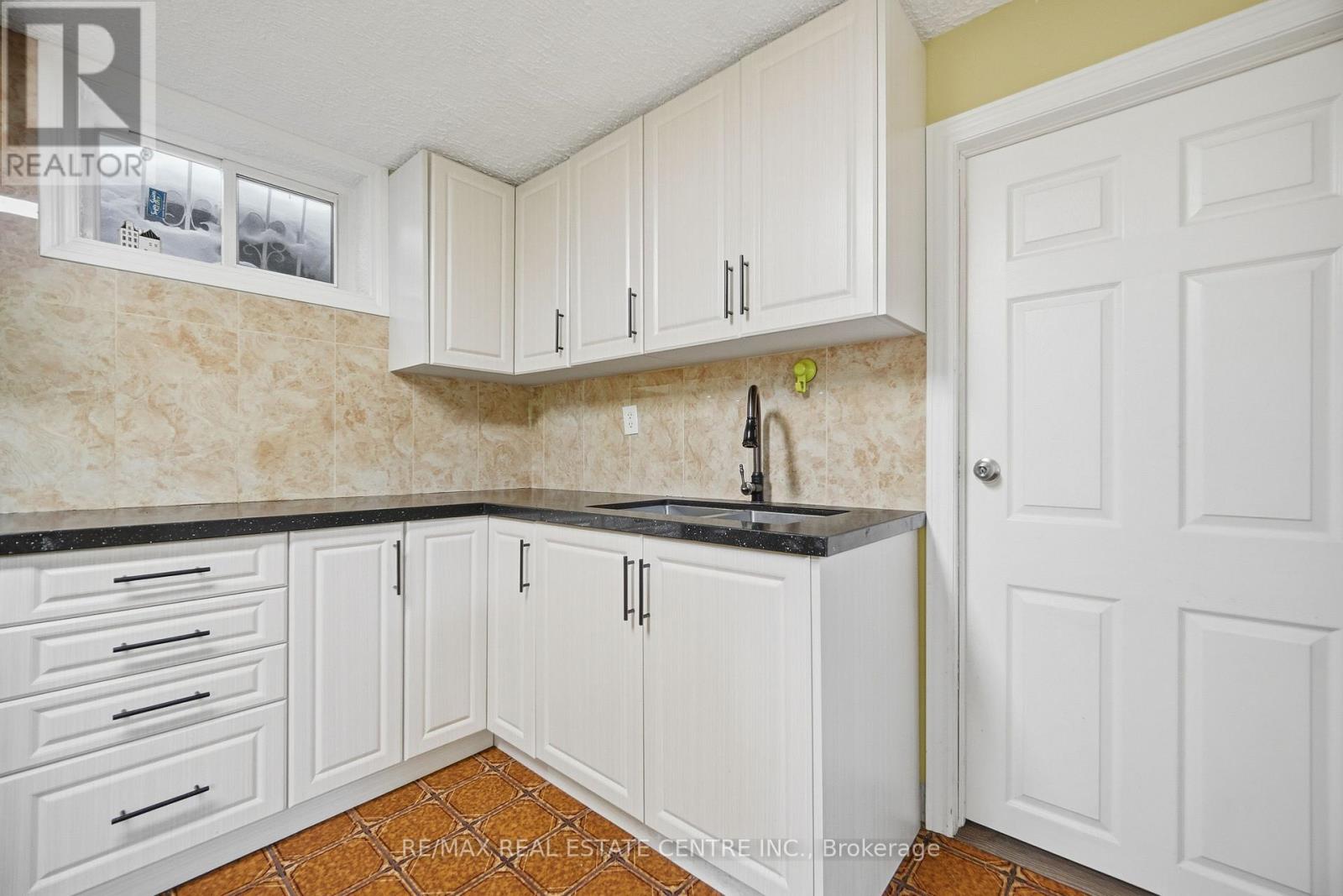 2555 Cynara Road, Mississauga, Ontario  L5B 2R5 - Photo 40 - W12883354