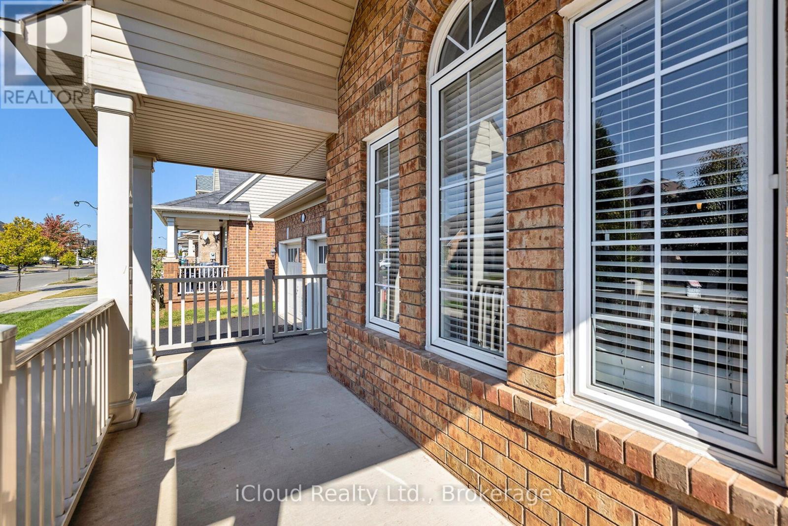 11 Bonavista Drive, Brampton, Ontario  L6X 0N2 - Photo 4 - W12883388