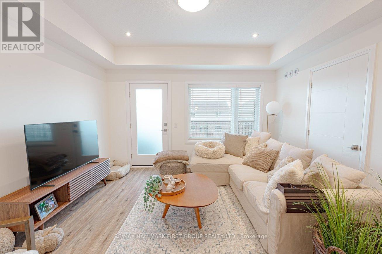 12 Lily Lane, Guelph, Ontario  N1L 0R2 - Photo 3 - X12883356