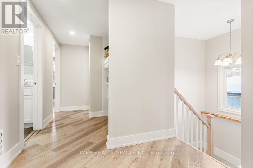 198 Cullum Court, Burlington, Ontario  L7T 4A9 - Photo 13 - W12865074