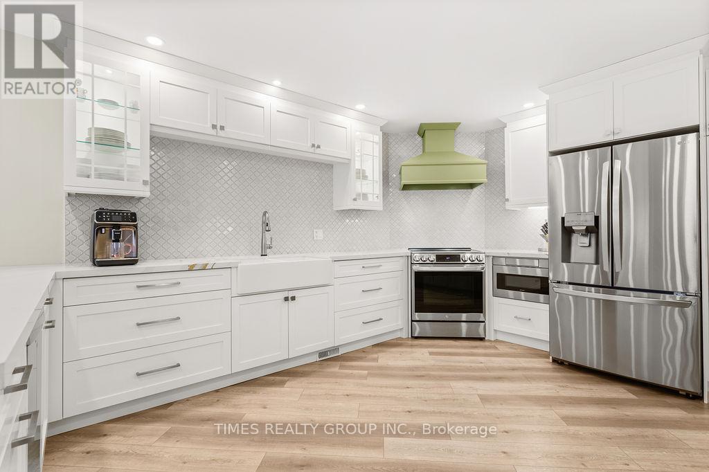 198 Cullum Court, Burlington, Ontario  L7T 4A9 - Photo 10 - W12865074