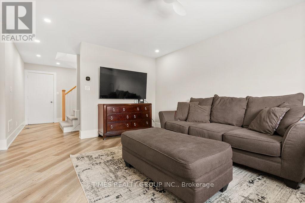 198 Cullum Court, Burlington, Ontario  L7T 4A9 - Photo 6 - W12865074