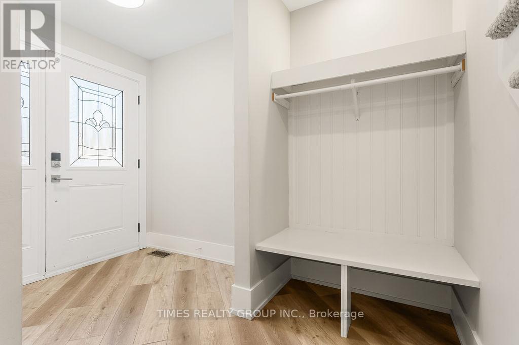 198 Cullum Court, Burlington, Ontario  L7T 4A9 - Photo 7 - W12865074