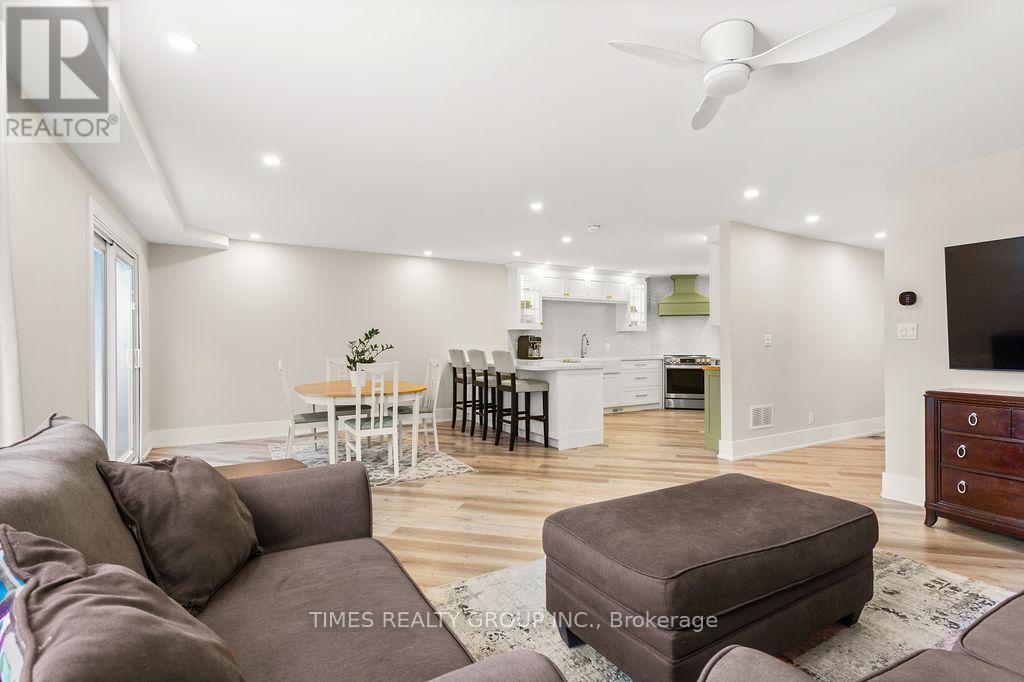 198 Cullum Court, Burlington, Ontario  L7T 4A9 - Photo 3 - W12865074