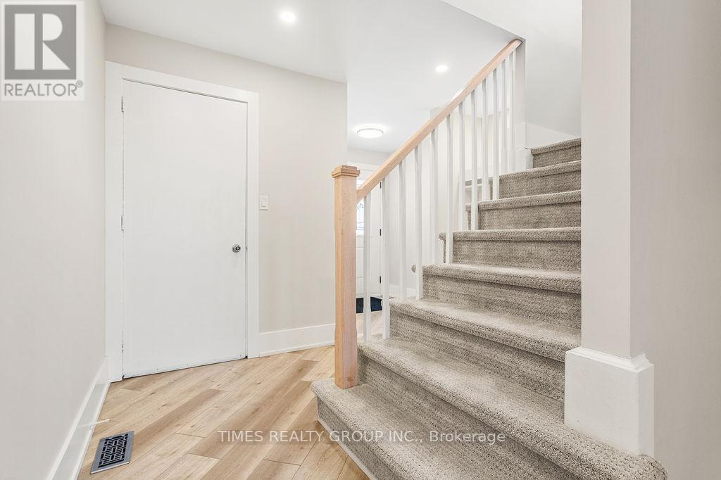 198 Cullum Court, Burlington, Ontario  L7T 4A9 - Photo 8 - W12865074