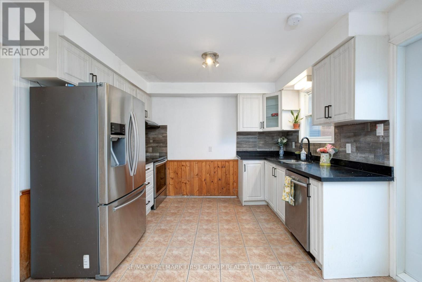 1456 Valley Drive, Oshawa, Ontario  L1J 7Z3 - Photo 5 - E12883402