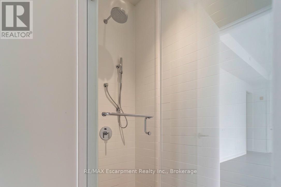 201 - 123 Maurice Drive, Oakville (Co Central), Ontario  L6K 2W6 - Photo 11 - W12883416