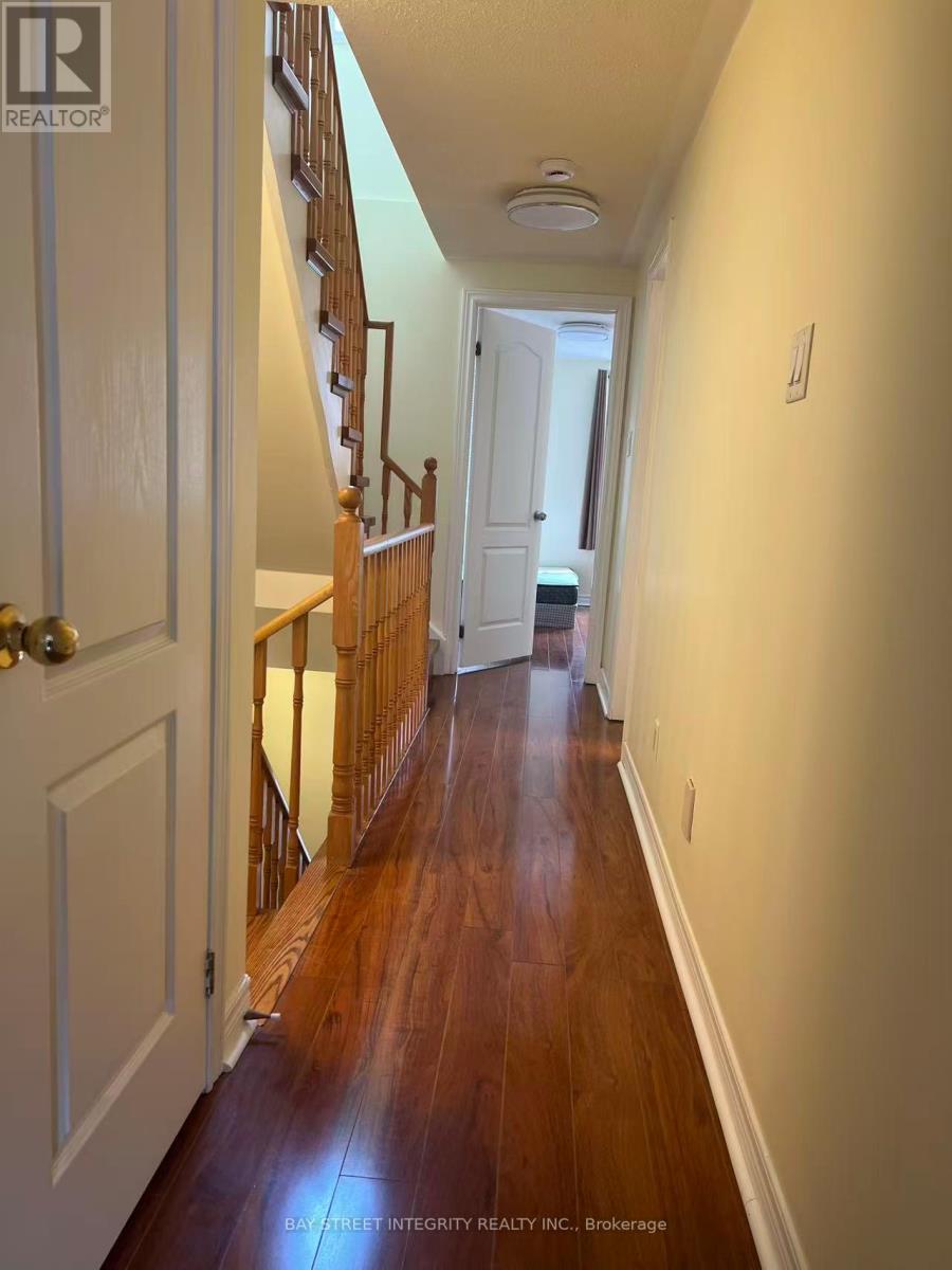 3 English Garden Way, Toronto (Newtonbrook West), Ontario  M2M 4M4 - Photo 10 - C12883398