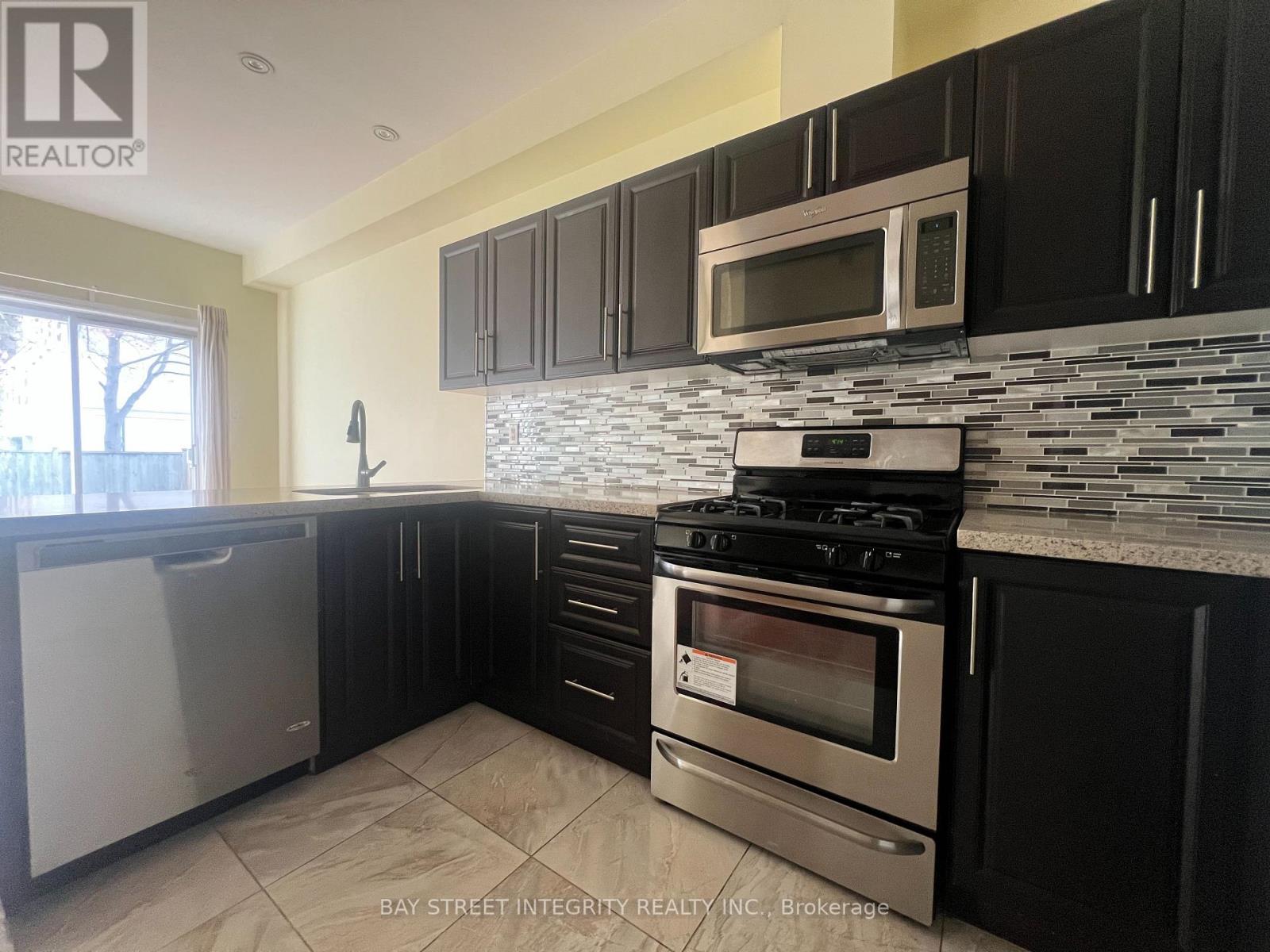 3 English Garden Way, Toronto (Newtonbrook West), Ontario  M2M 4M4 - Photo 5 - C12883398