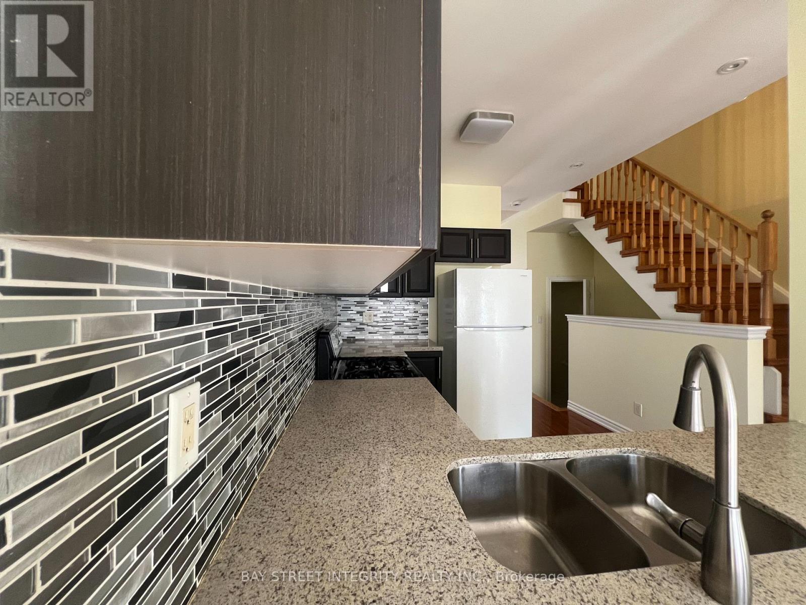 3 English Garden Way, Toronto (Newtonbrook West), Ontario  M2M 4M4 - Photo 6 - C12883398