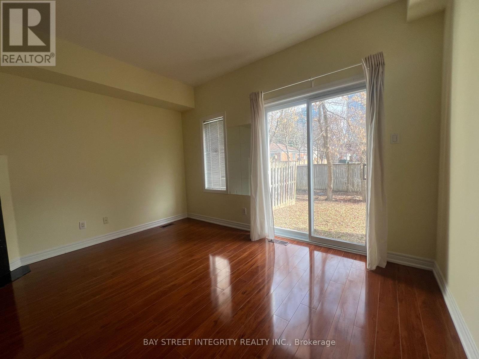 3 English Garden Way, Toronto (Newtonbrook West), Ontario  M2M 4M4 - Photo 7 - C12883398