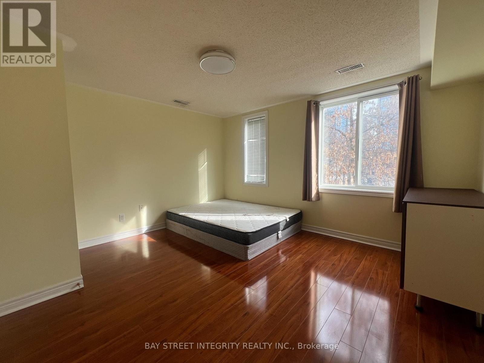 3 English Garden Way, Toronto (Newtonbrook West), Ontario  M2M 4M4 - Photo 9 - C12883398