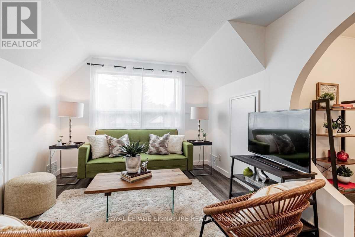 Upper - 179 Clonmore Drive, Toronto, Ontario  M1N 1Y2 - Photo 5 - E12883410