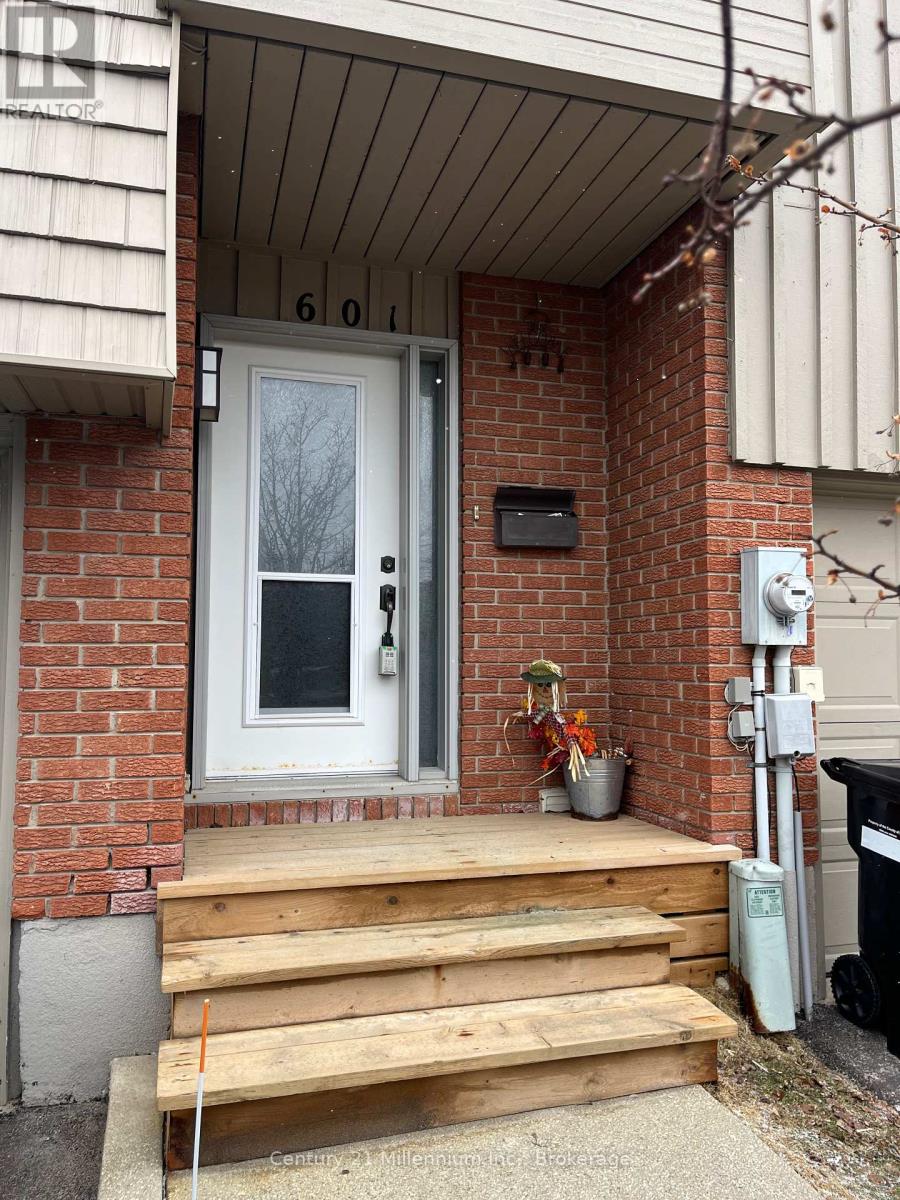 601 Tenth Street, Collingwood, Ontario  L9Y 4K6 - Photo 2 - S12883414