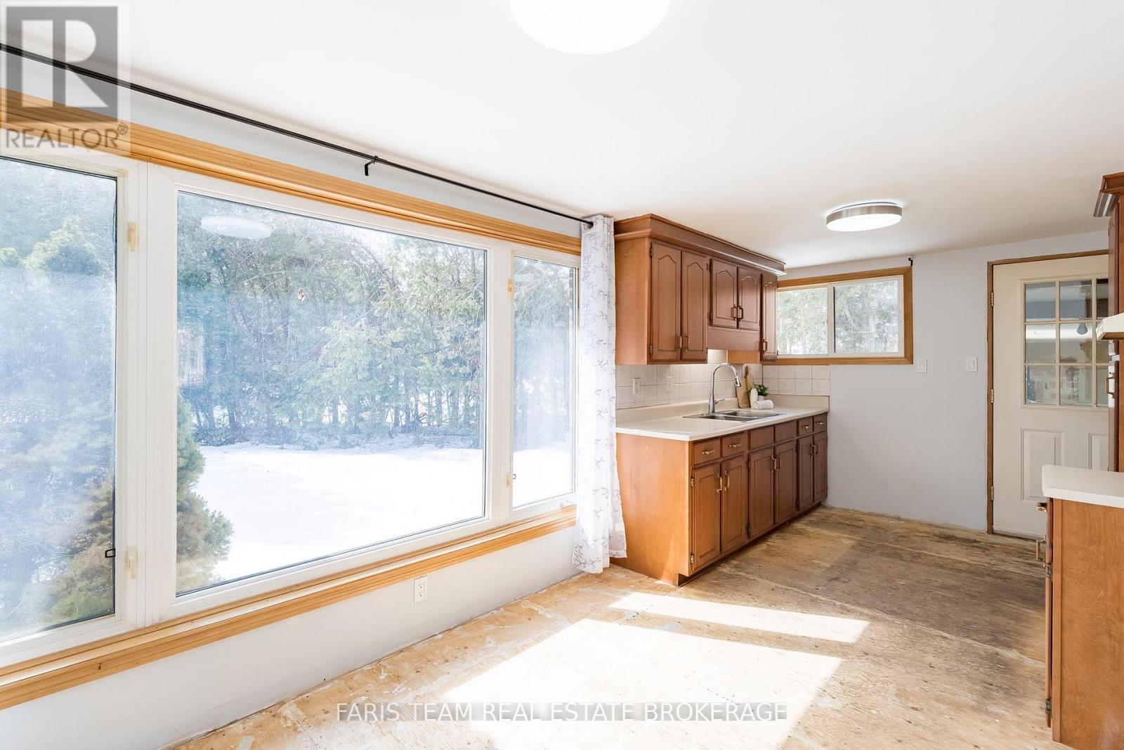 9 Yvonne Crescent, Oro-Medonte, Ontario  L0L 1T0 - Photo 5 - S12883426